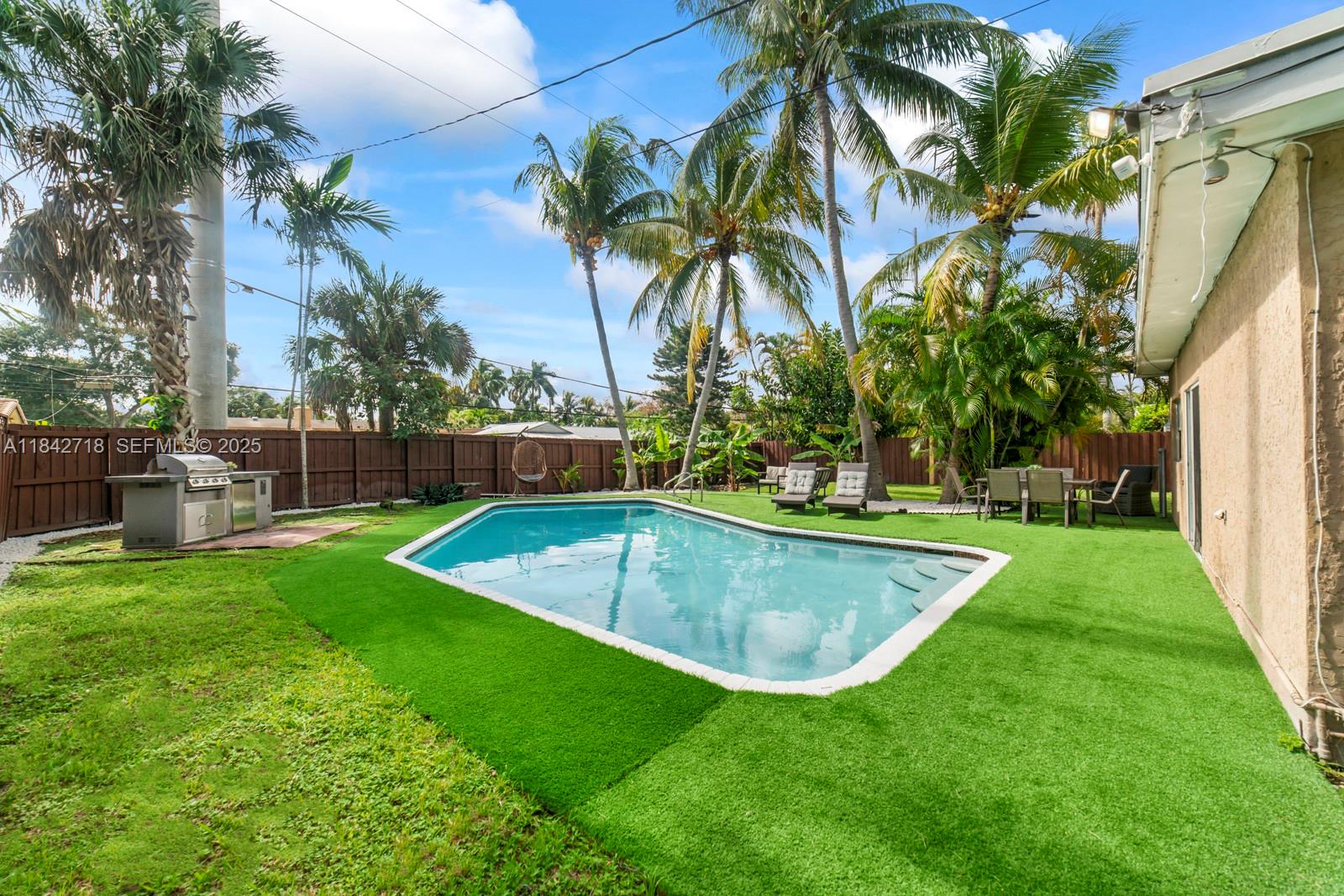 SUNSET ISLES SEC 3 - Residential