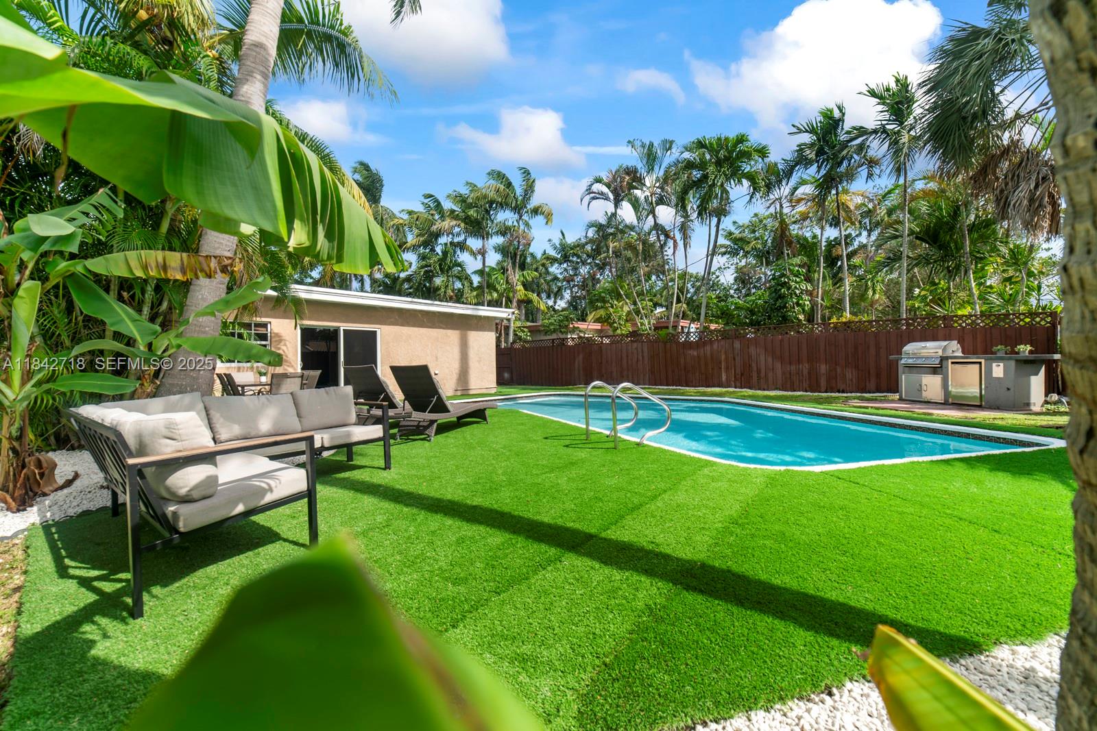 SUNSET ISLES SEC 3 - Residential