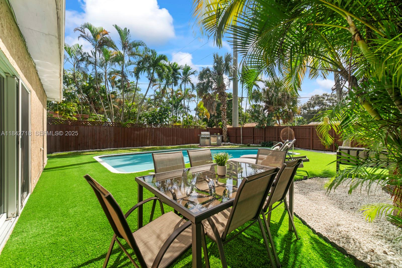 SUNSET ISLES SEC 3 - Residential