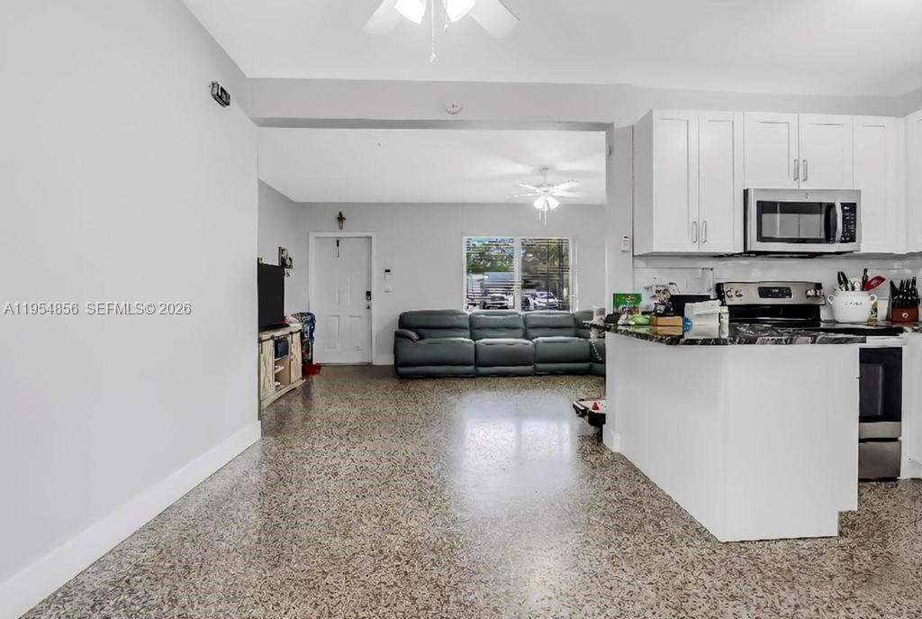 BREEZY ACRES - Residential Lease