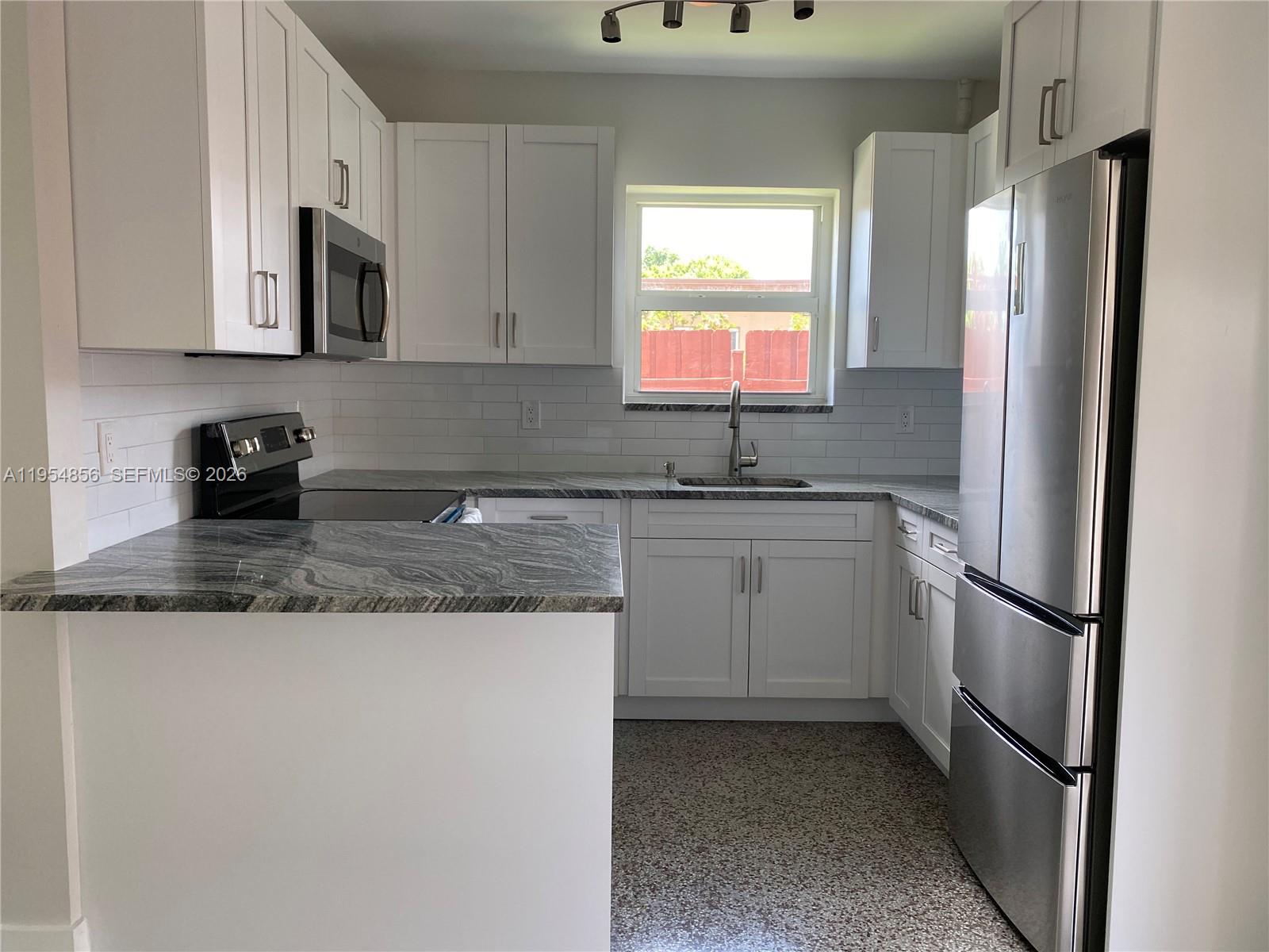 BREEZY ACRES - Residential Lease
