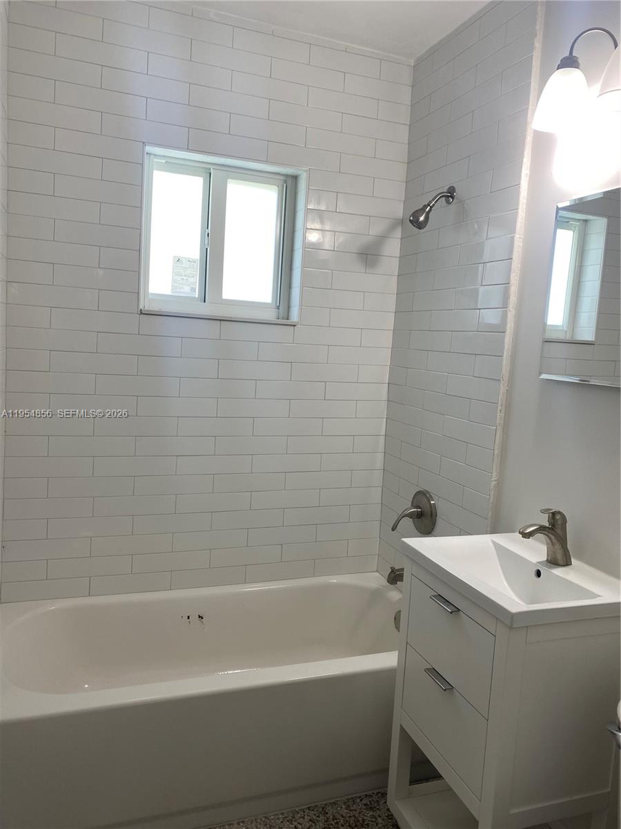 BREEZY ACRES - Residential Lease