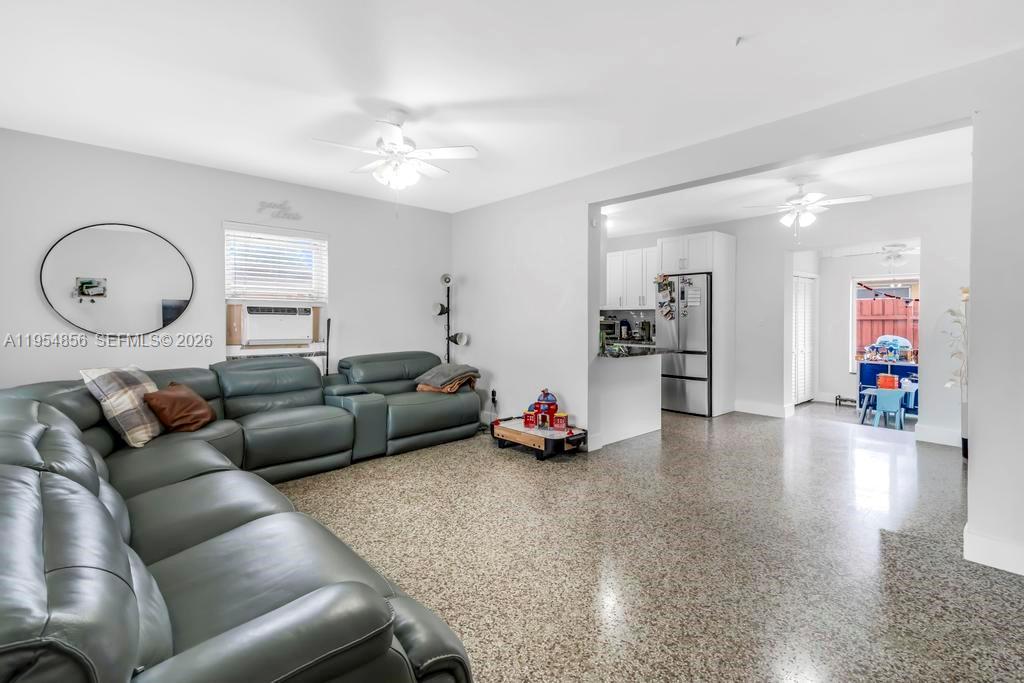 BREEZY ACRES - Residential Lease