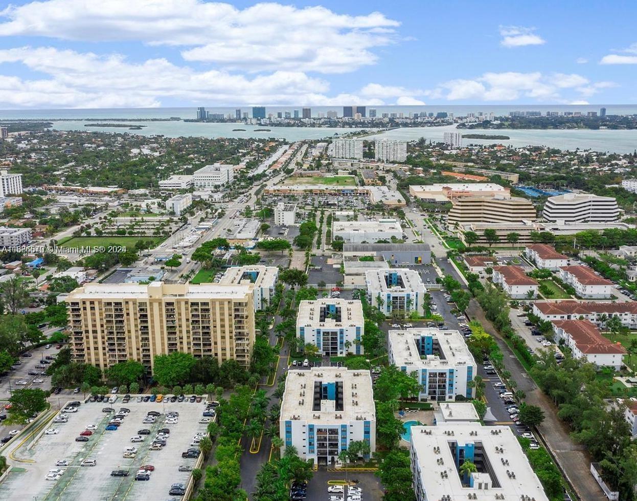 Beautiful corner unit 2/2 excellent conditions.eat in kitchen, walking costs, huge balcony, resort style amenities . excellent for living or investment, don't miss it