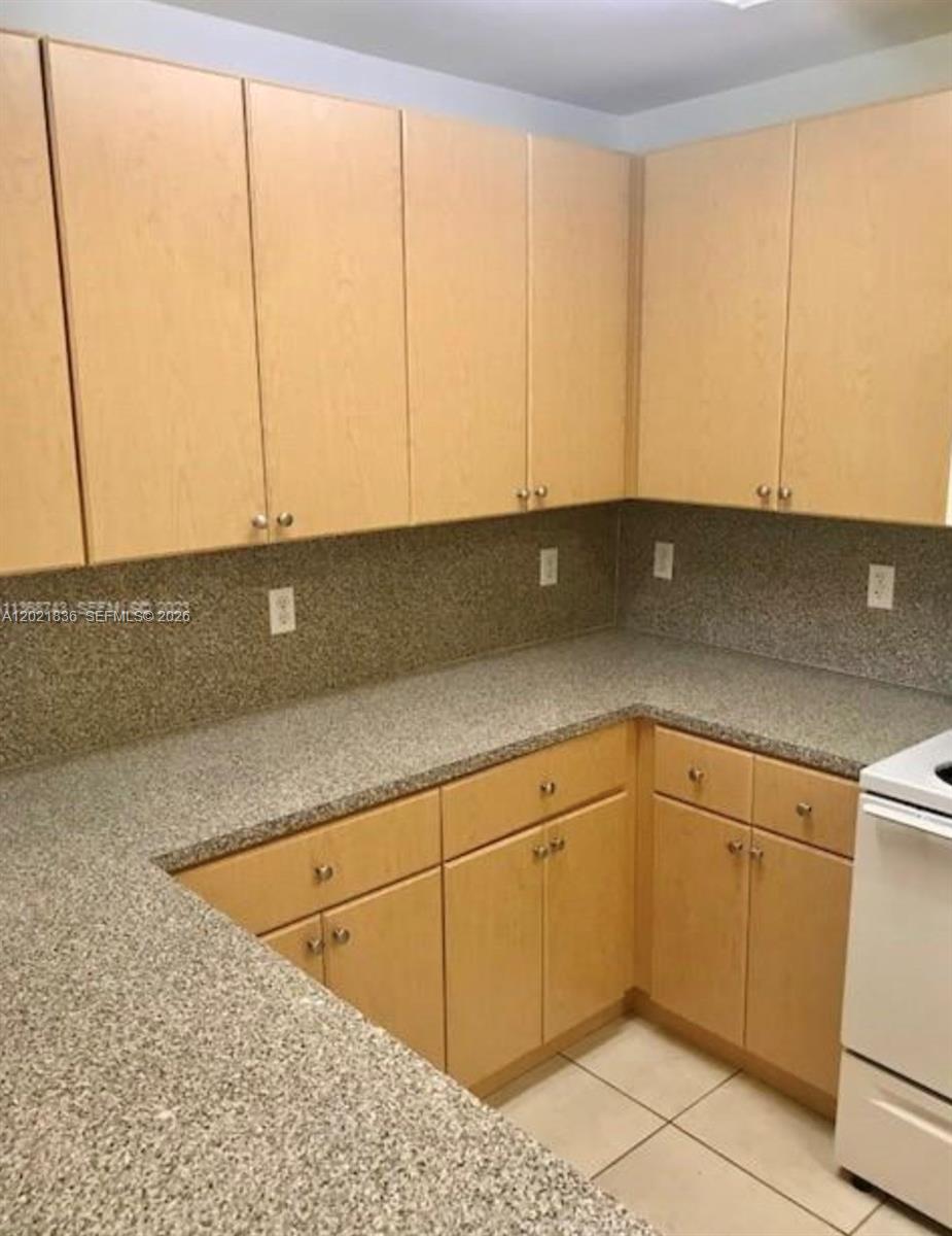 THE COURTS AT BAYSHORE I - Residential