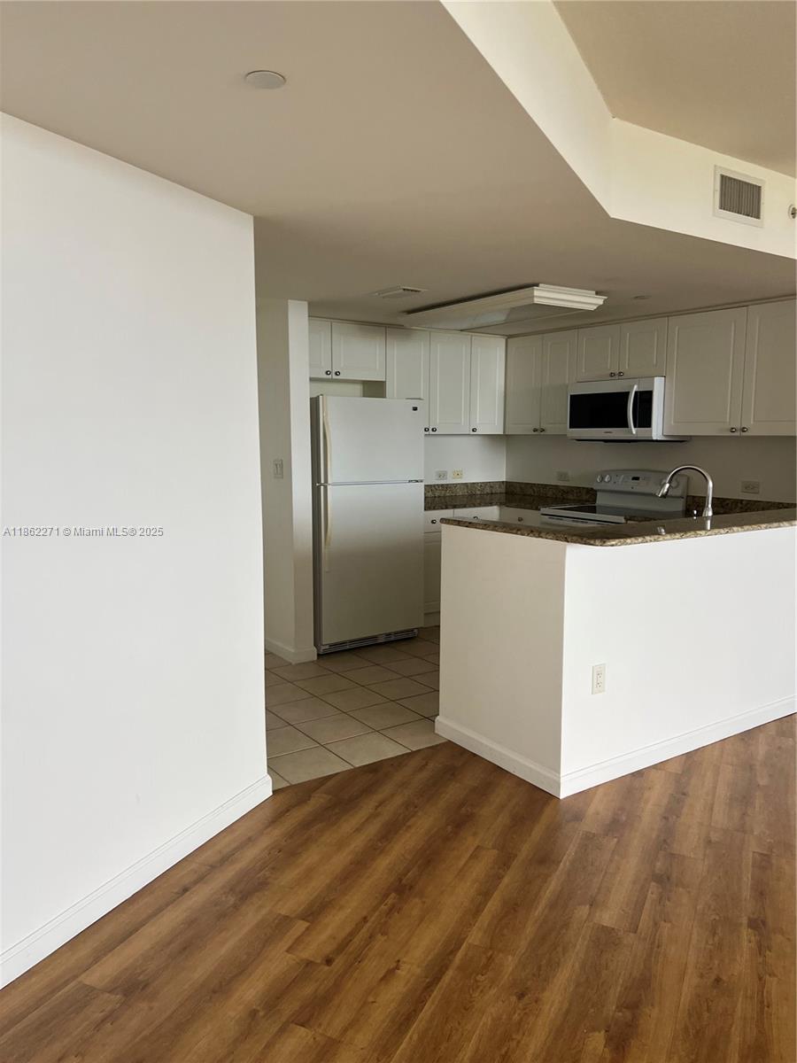 TURNBERRY ON THE GREEN CO - Residential
