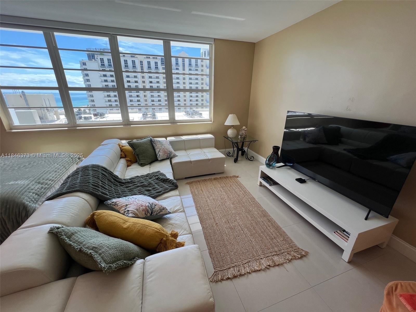THE DECOPLAGE CONDO - Residential