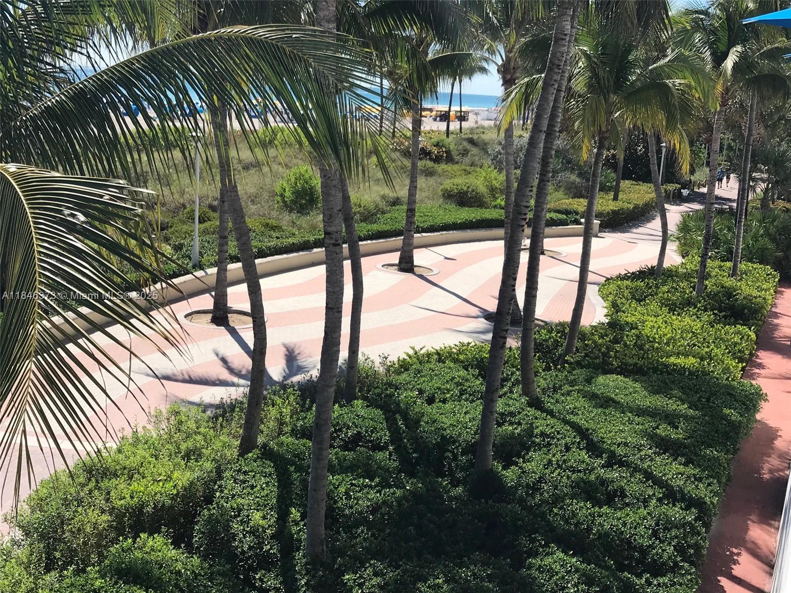 THE DECOPLAGE CONDO - Residential