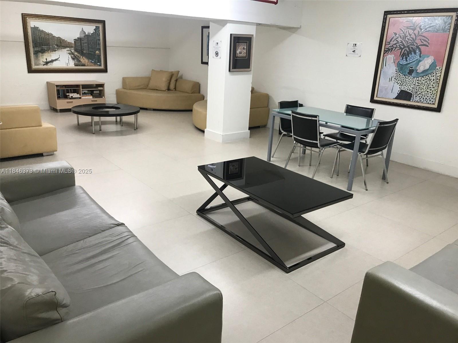 THE DECOPLAGE CONDO - Residential