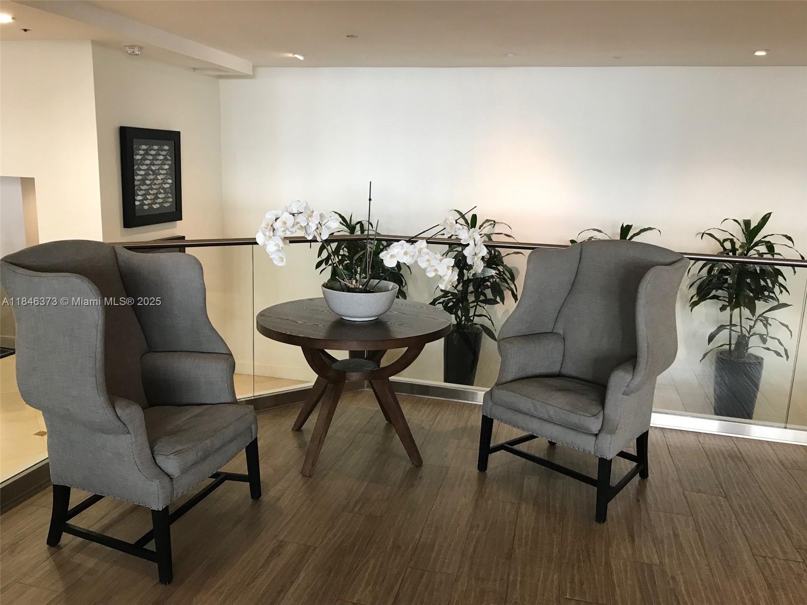 THE DECOPLAGE CONDO - Residential