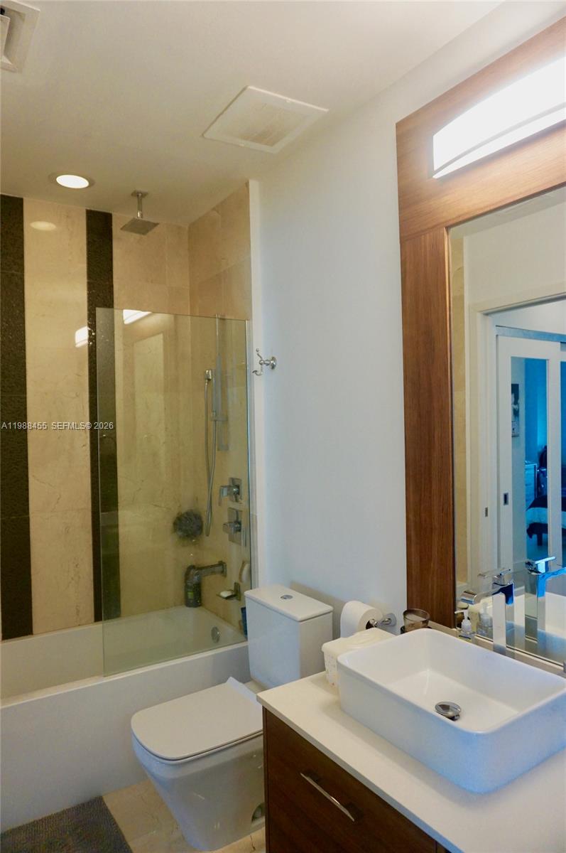 THE CRIMSON CONDOMINIUM - Residential Lease