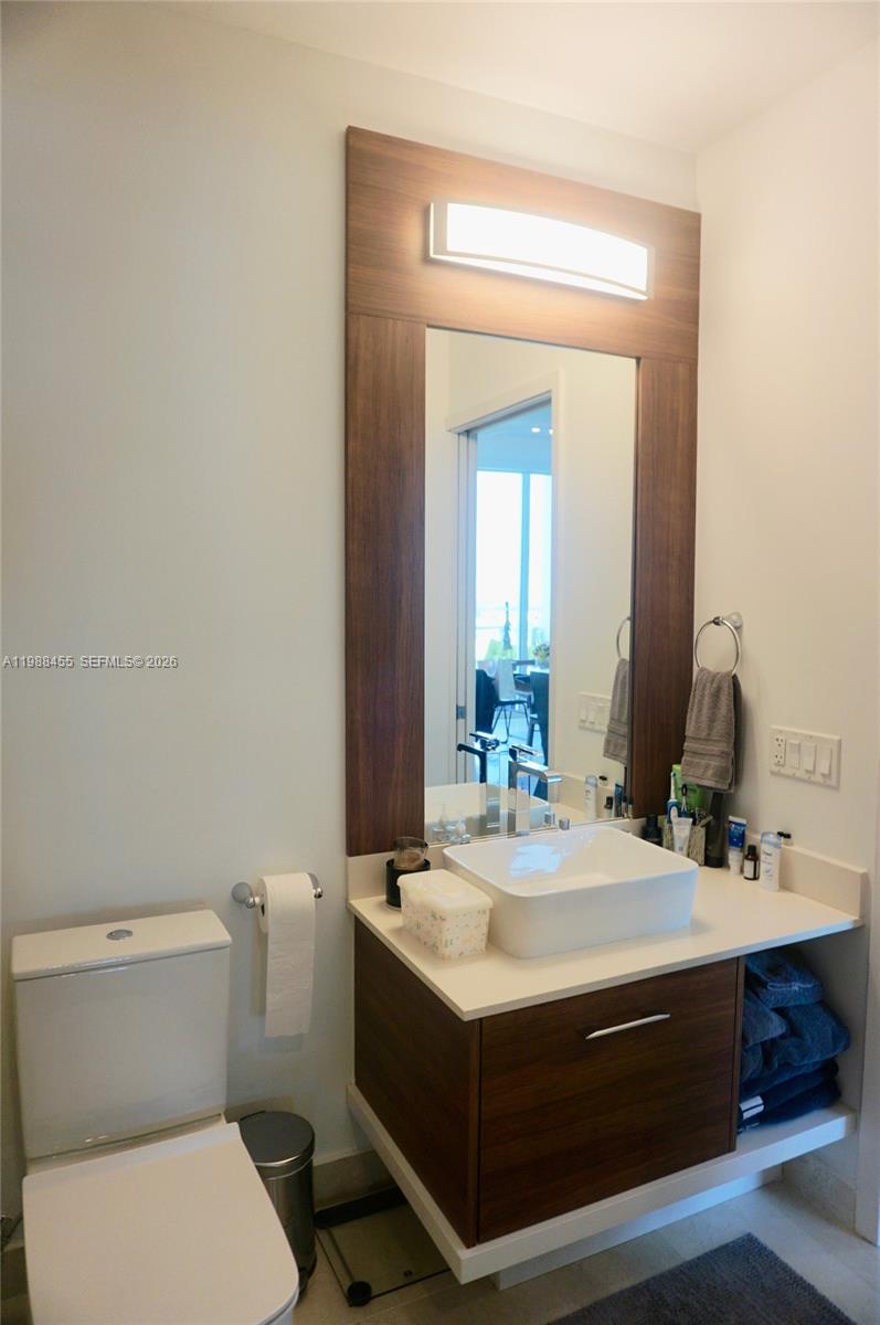 THE CRIMSON CONDOMINIUM - Residential Lease