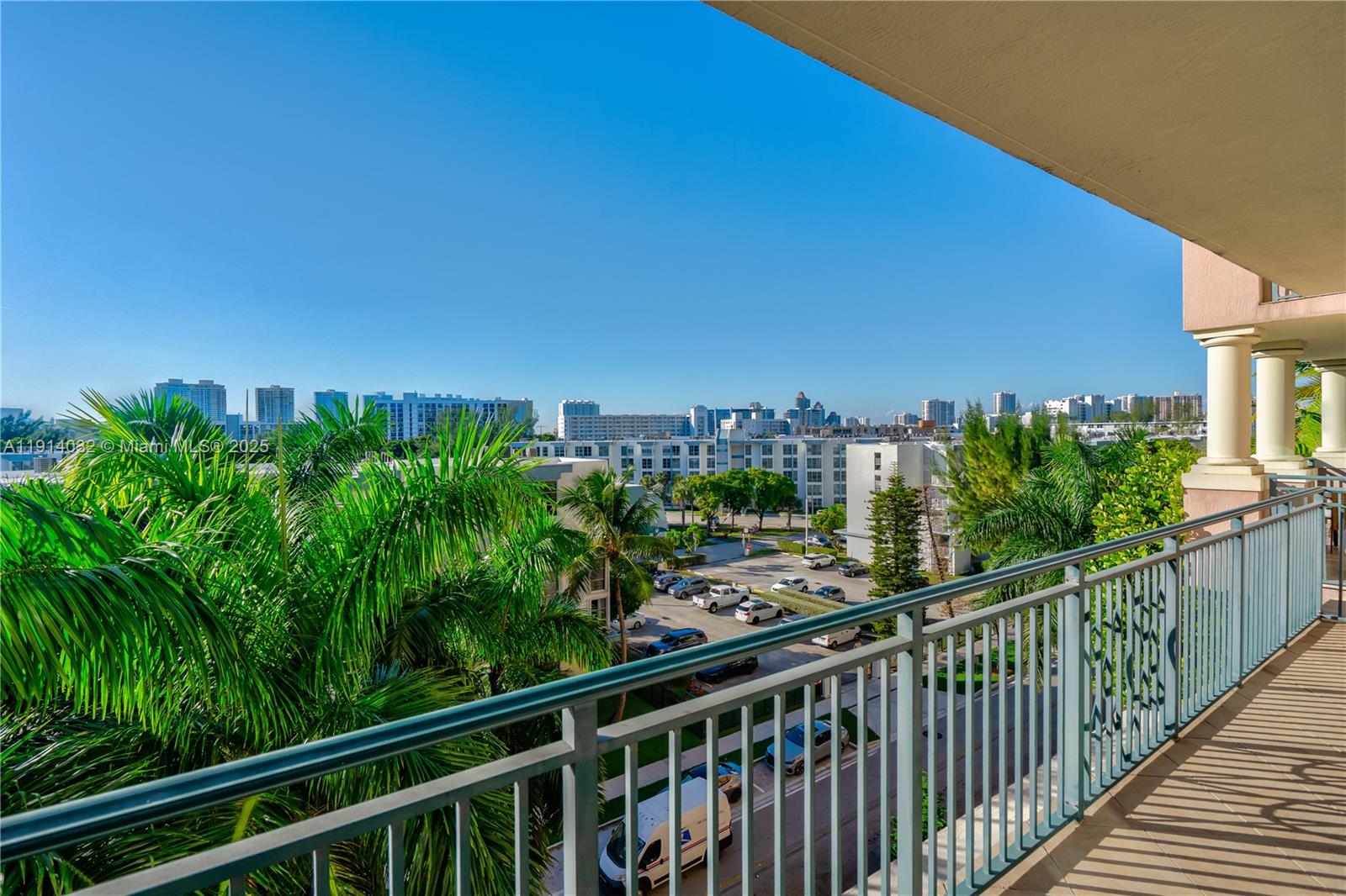 KING DAVID OF SUNNY ISLES - Residential