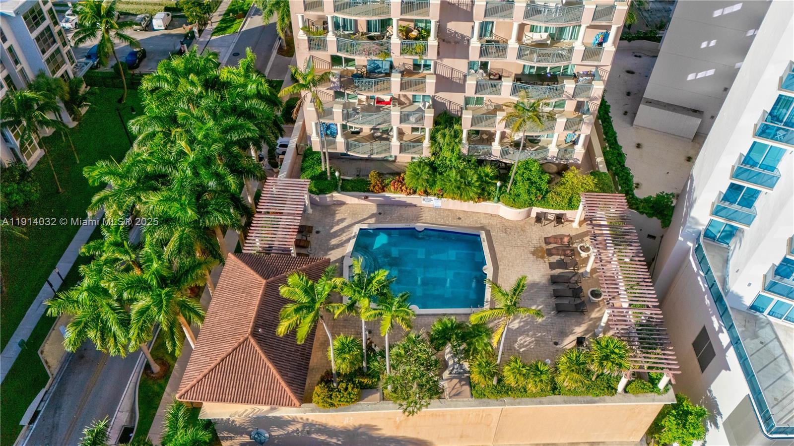 KING DAVID OF SUNNY ISLES - Residential