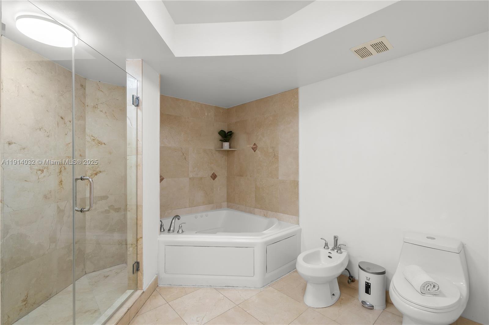 KING DAVID OF SUNNY ISLES - Residential