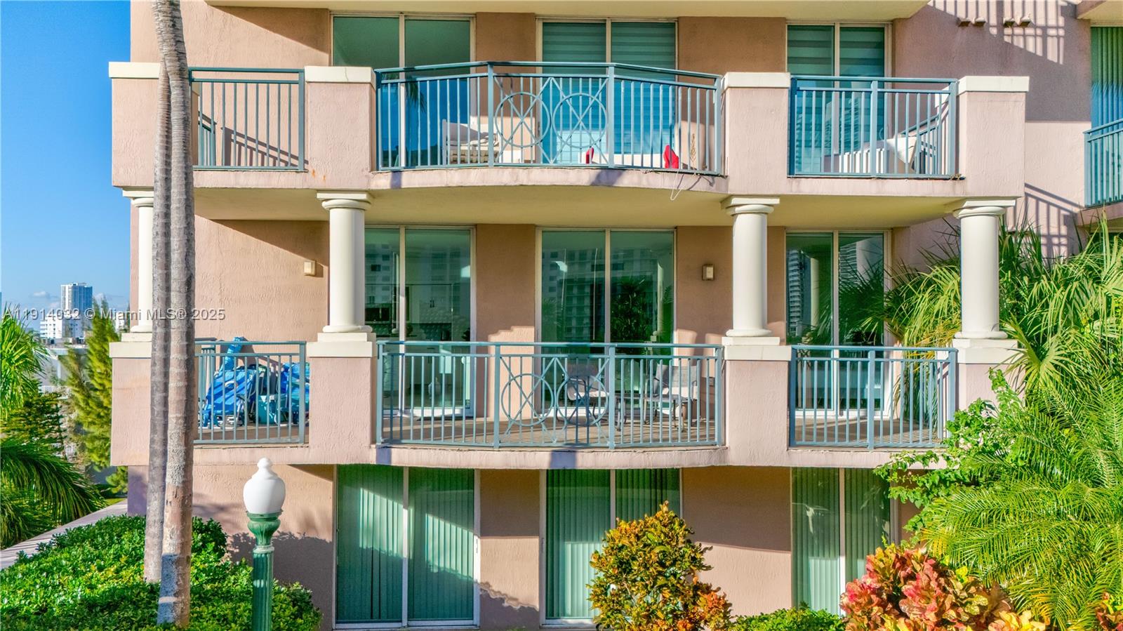 KING DAVID OF SUNNY ISLES - Residential