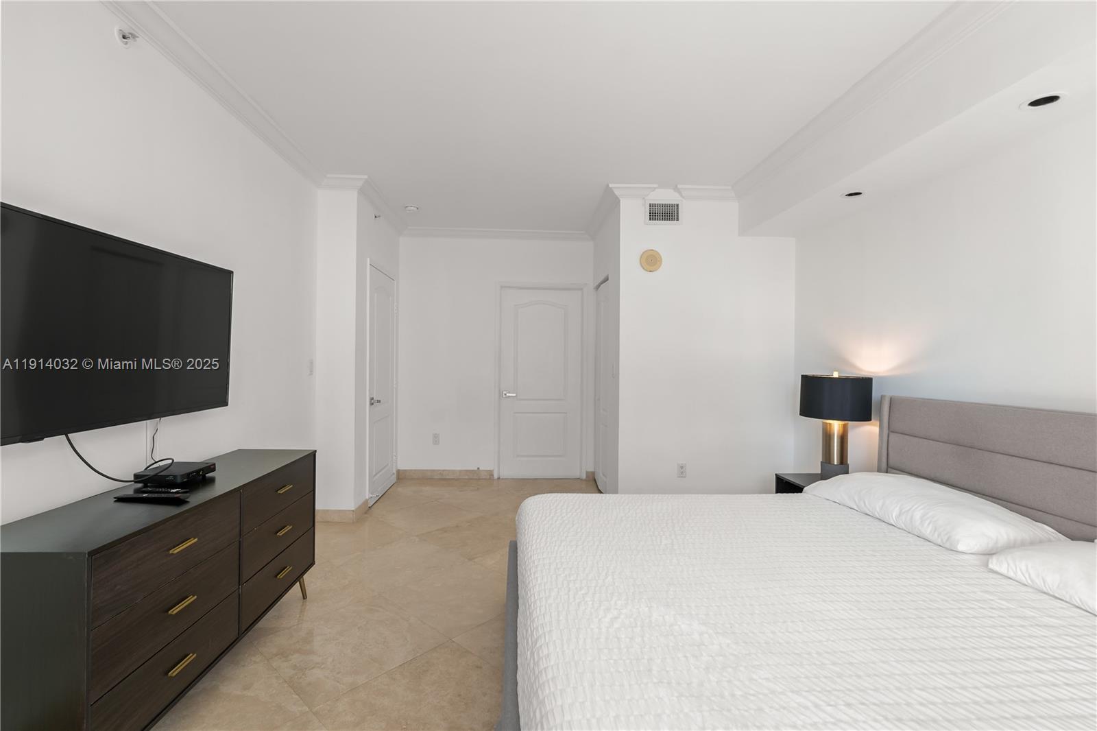 KING DAVID OF SUNNY ISLES - Residential