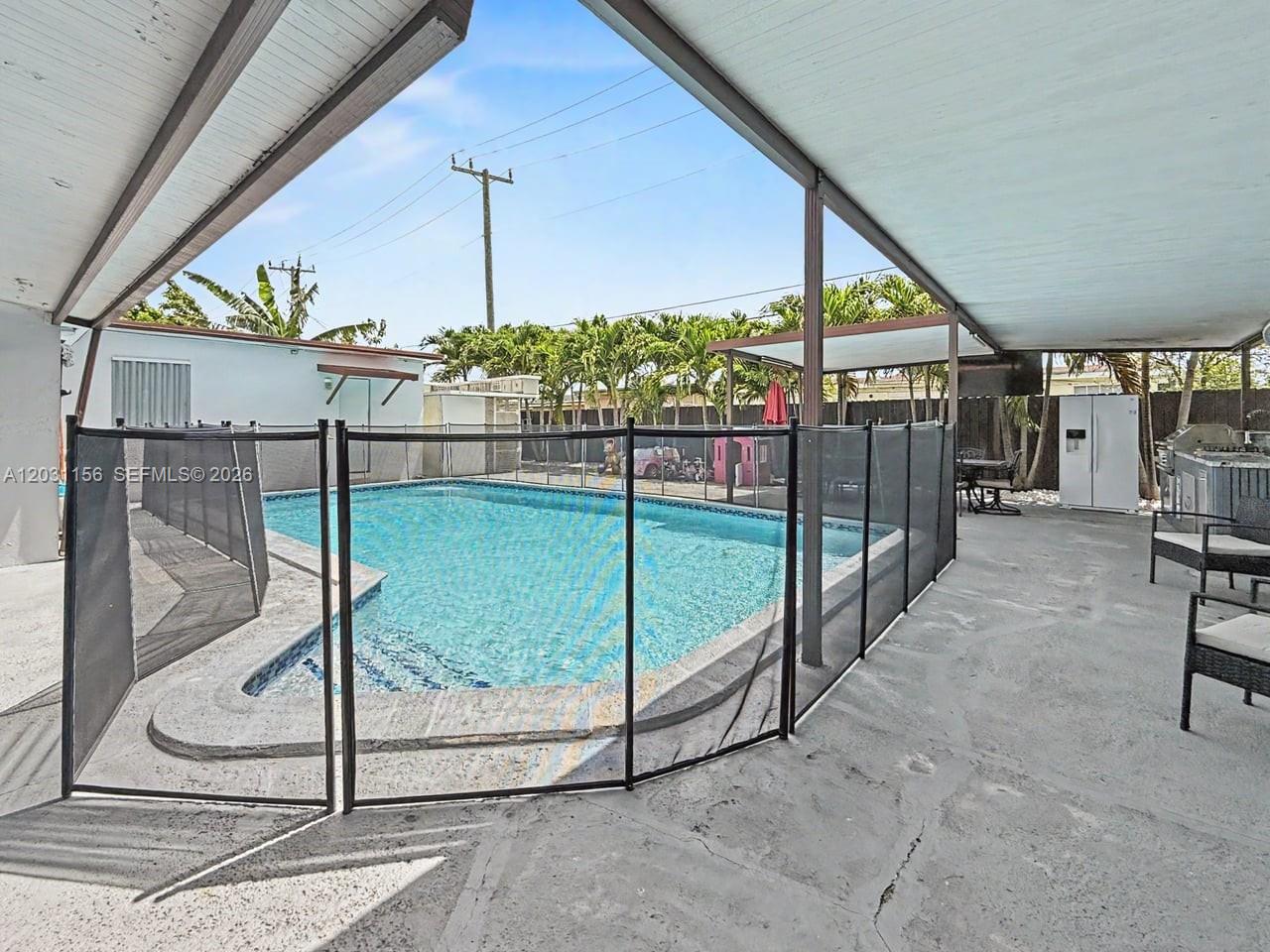 HIALEAH ESTATES - Residential