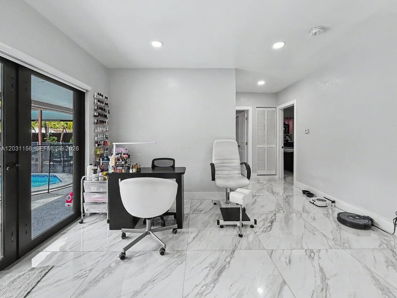 HIALEAH ESTATES - Residential