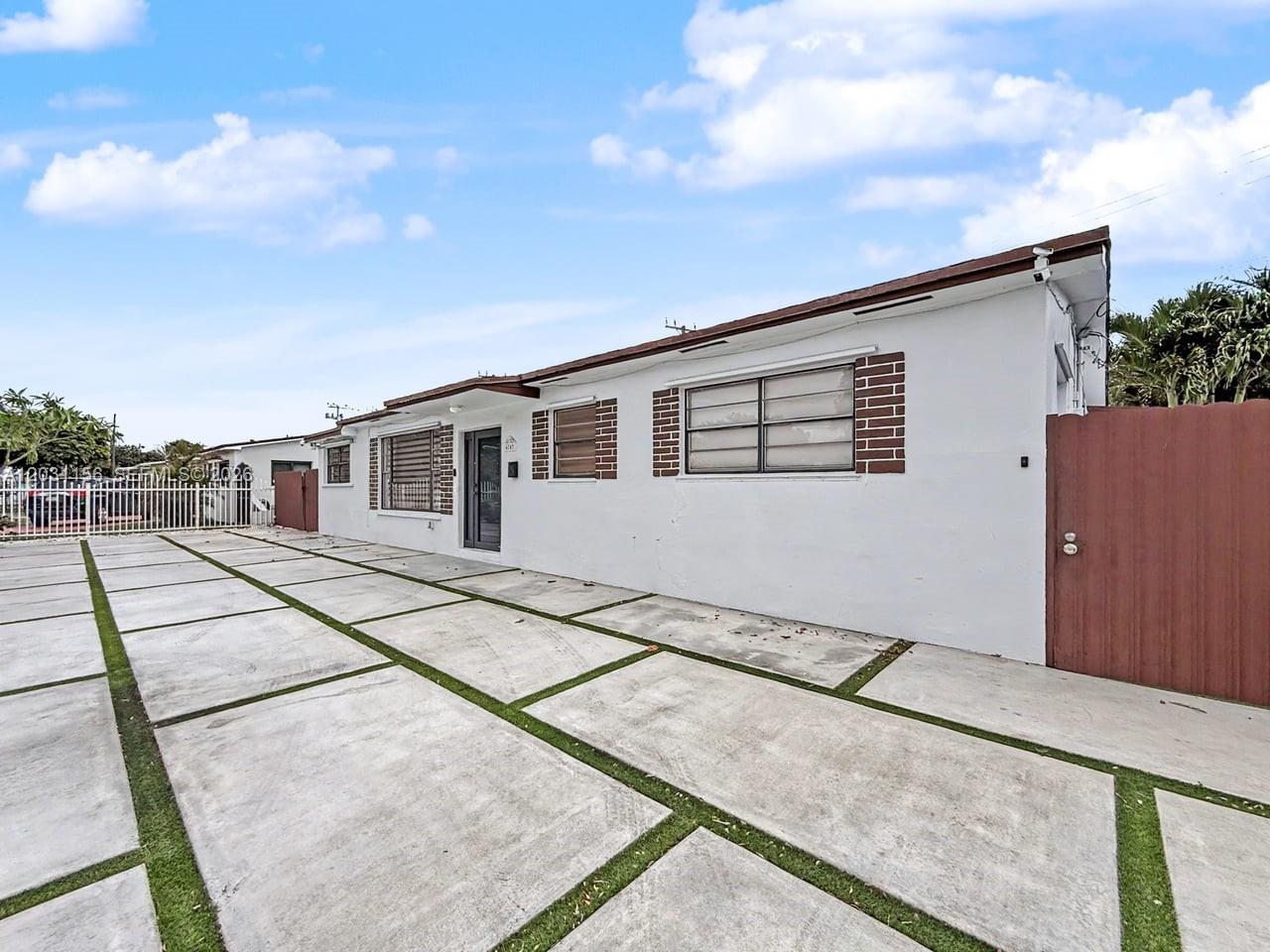 HIALEAH ESTATES - Residential