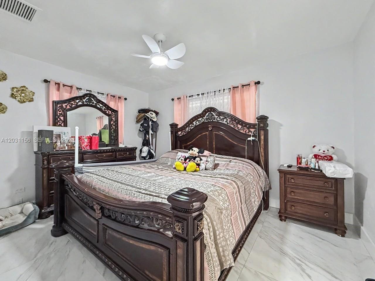 HIALEAH ESTATES - Residential