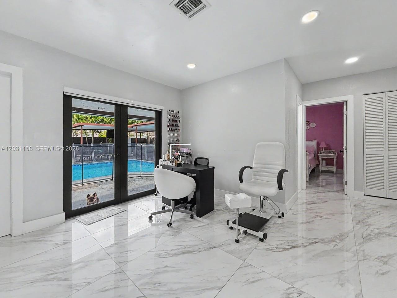 HIALEAH ESTATES - Residential