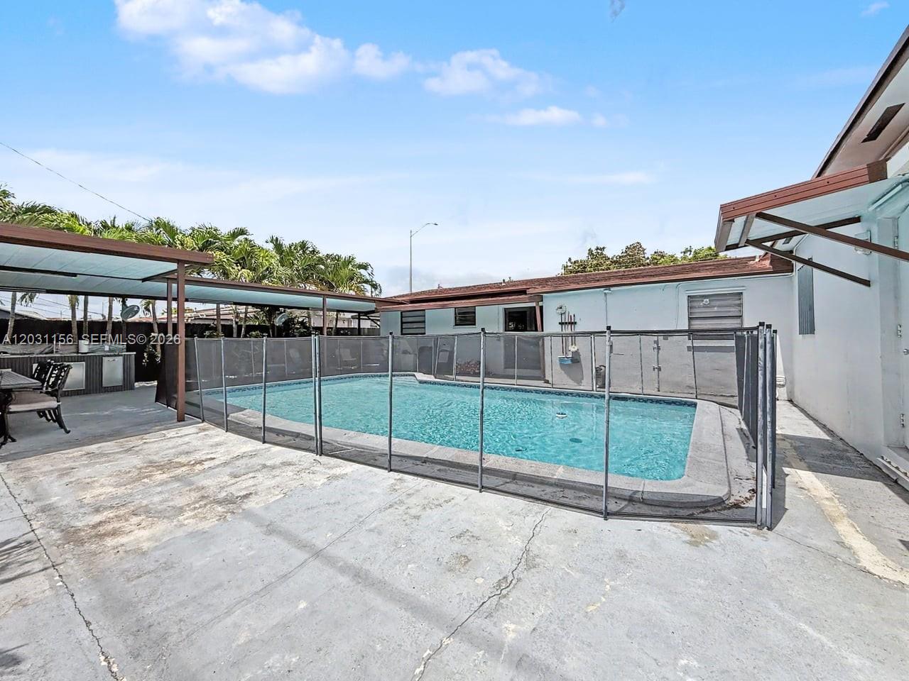 HIALEAH ESTATES - Residential