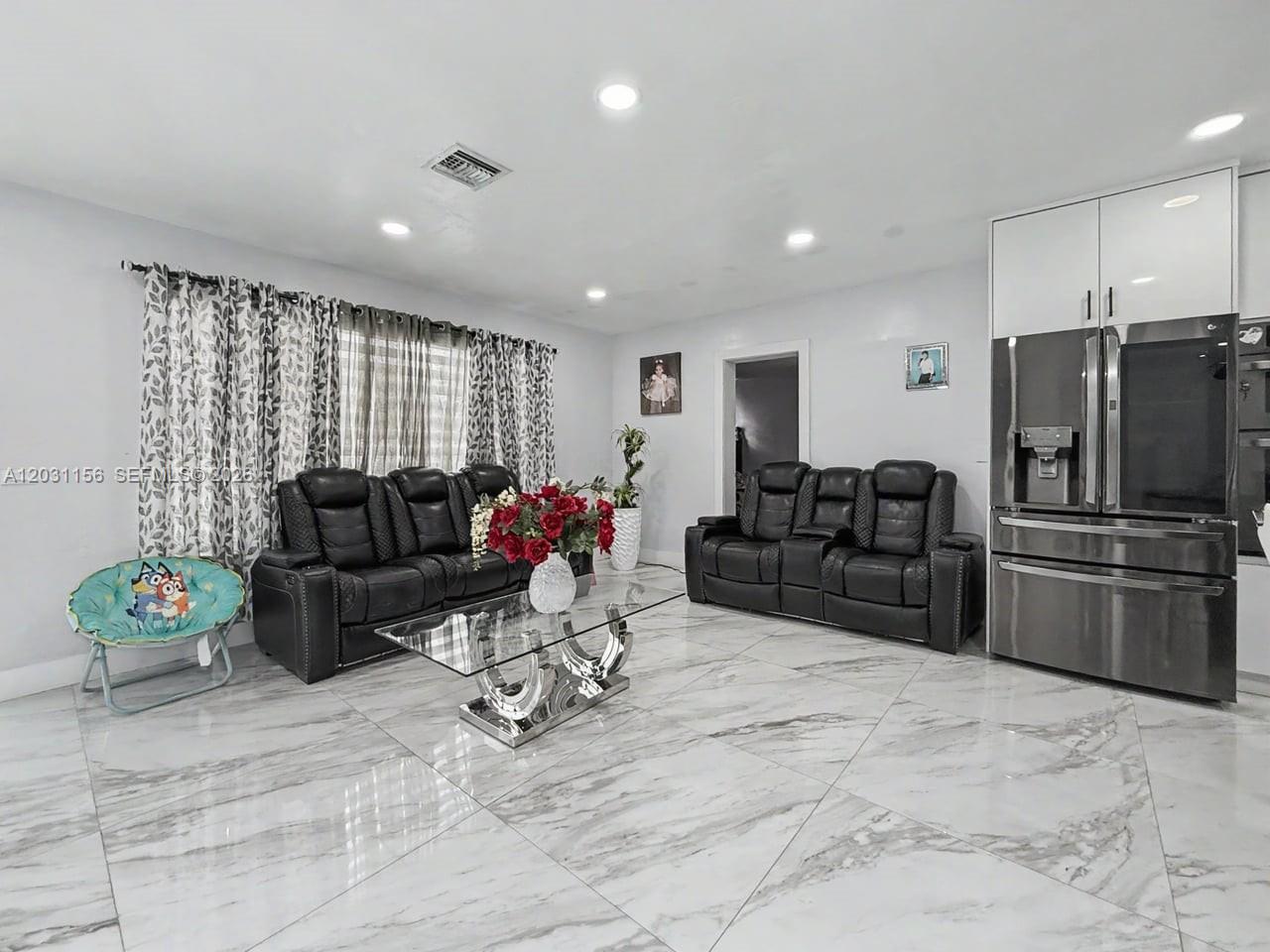 HIALEAH ESTATES - Residential