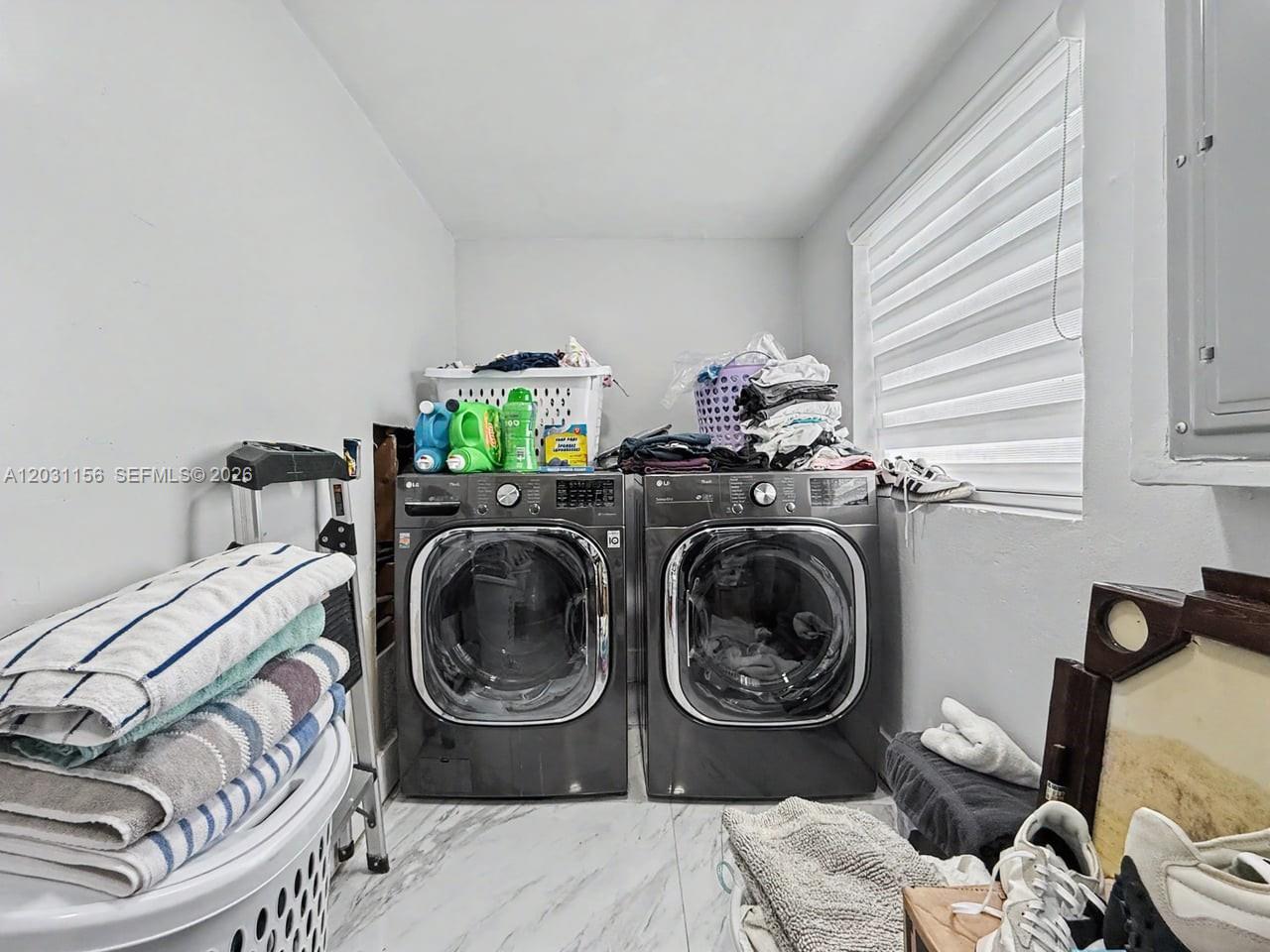 HIALEAH ESTATES - Residential