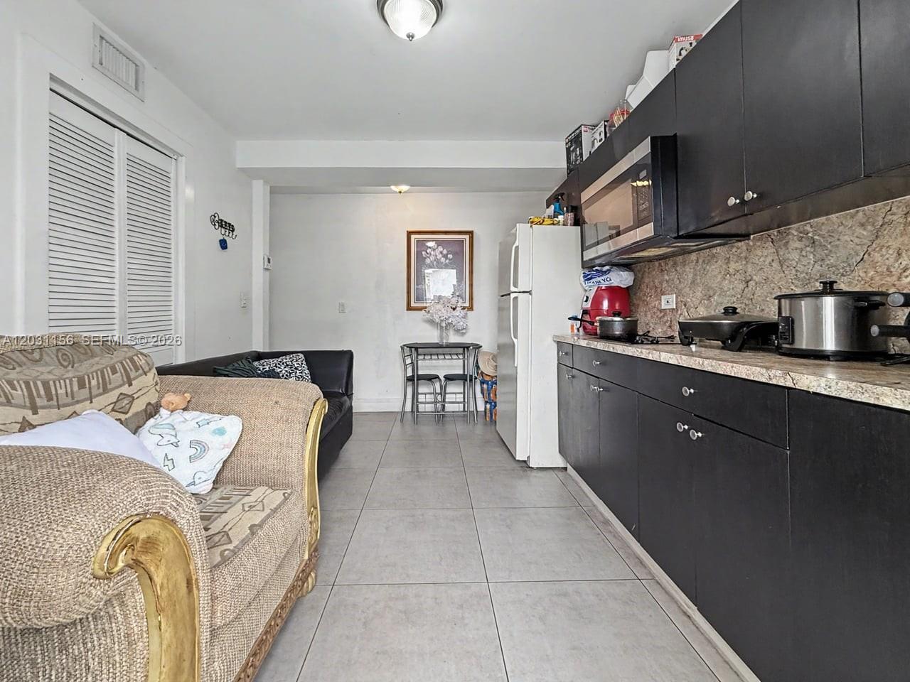 HIALEAH ESTATES - Residential