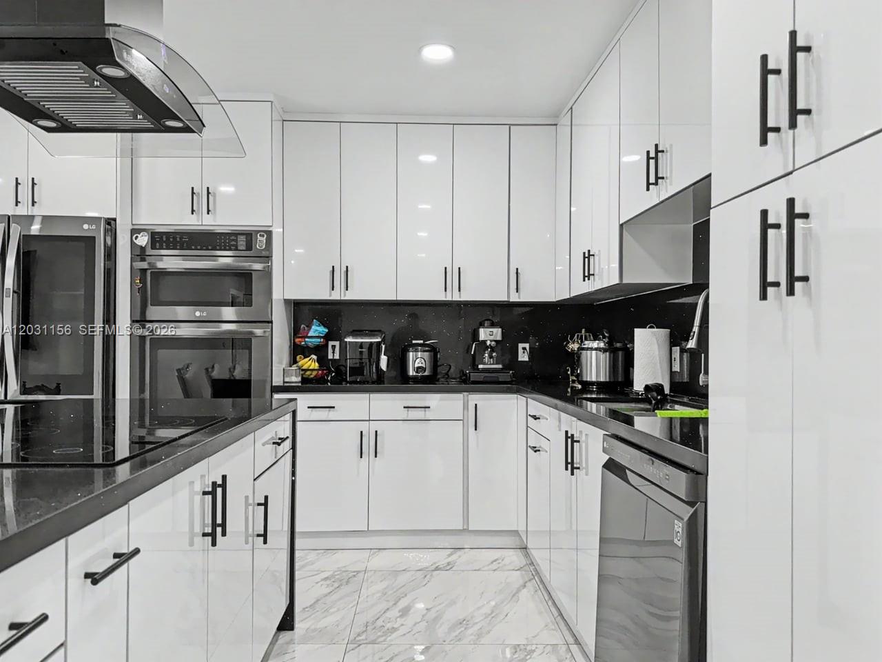 HIALEAH ESTATES - Residential