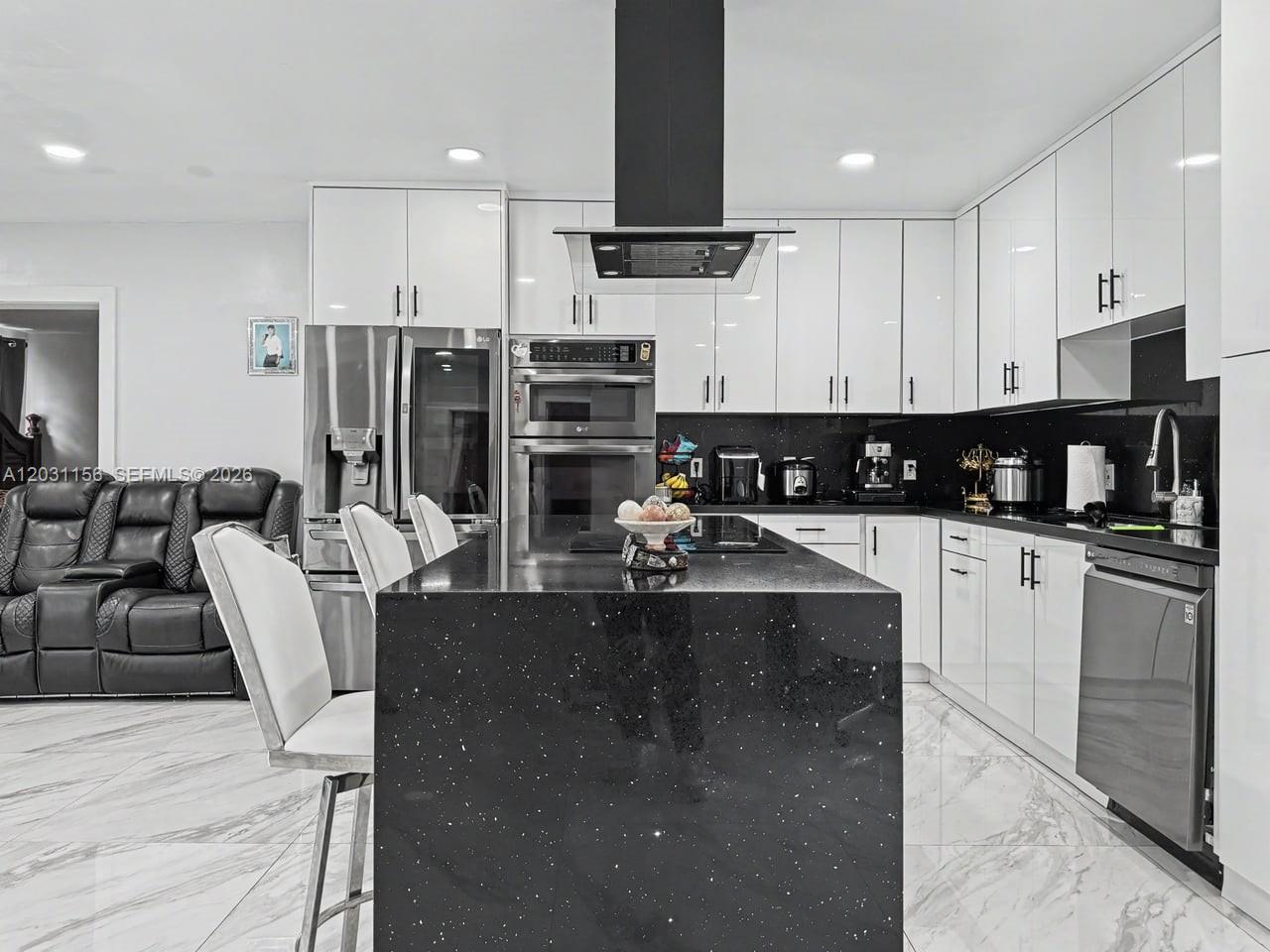HIALEAH ESTATES - Residential