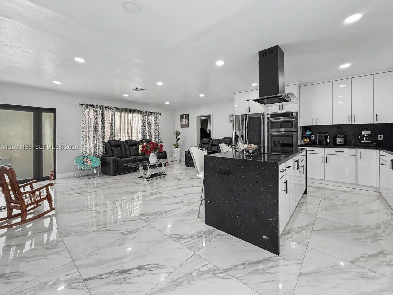 HIALEAH ESTATES - Residential