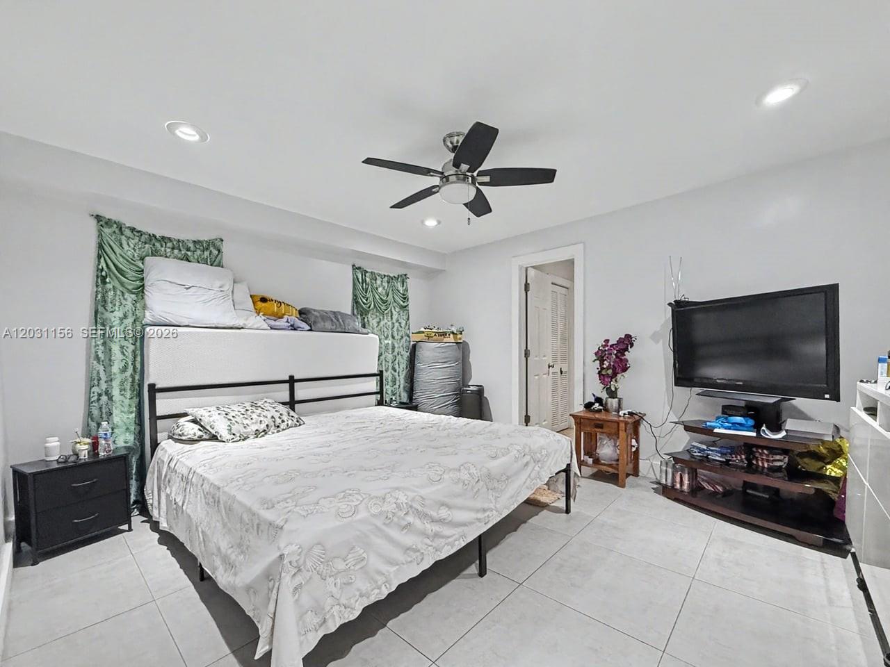 HIALEAH ESTATES - Residential