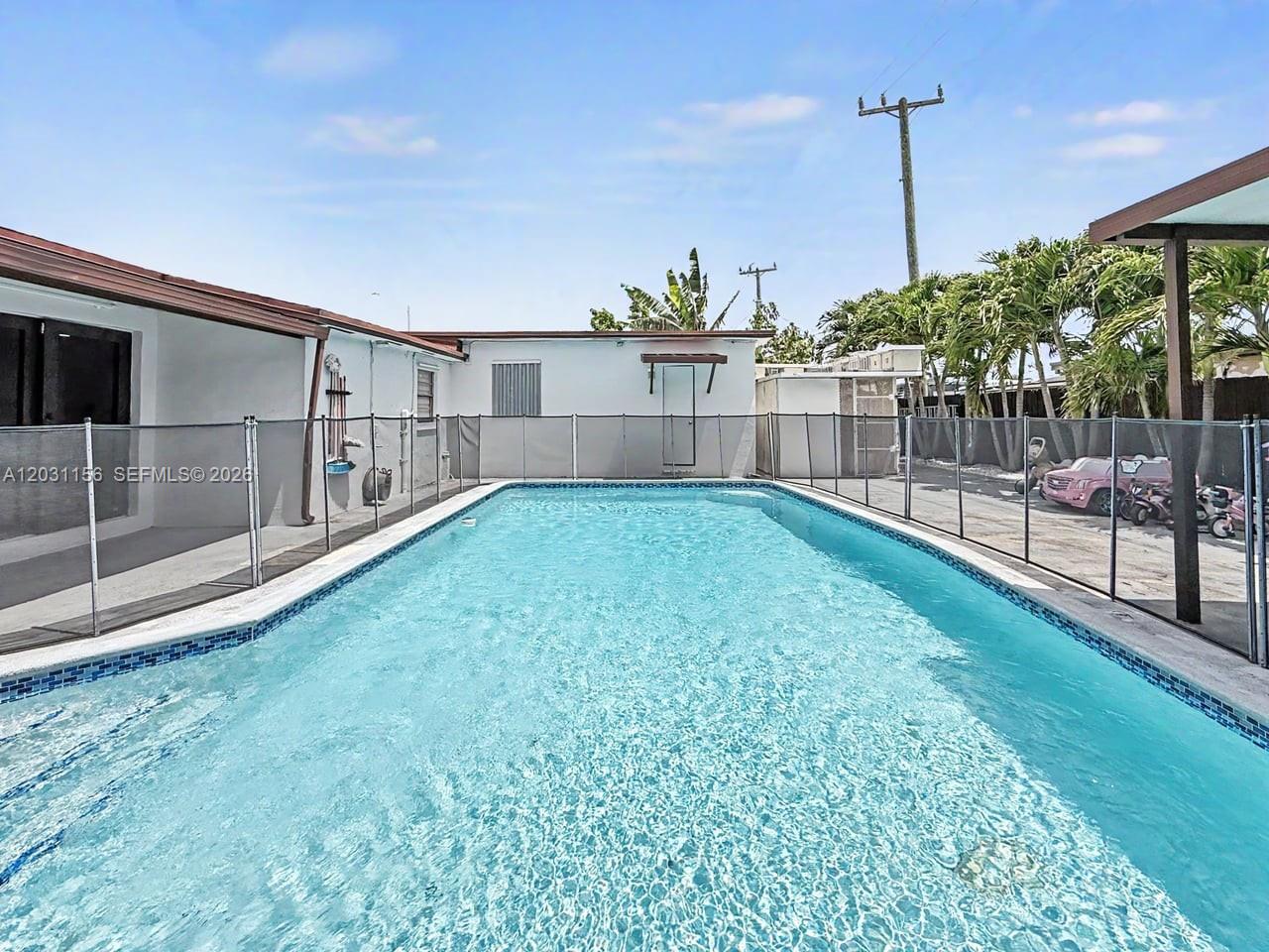 HIALEAH ESTATES - Residential
