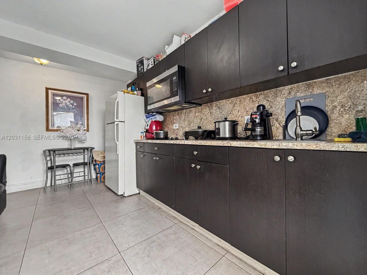 HIALEAH ESTATES - Residential