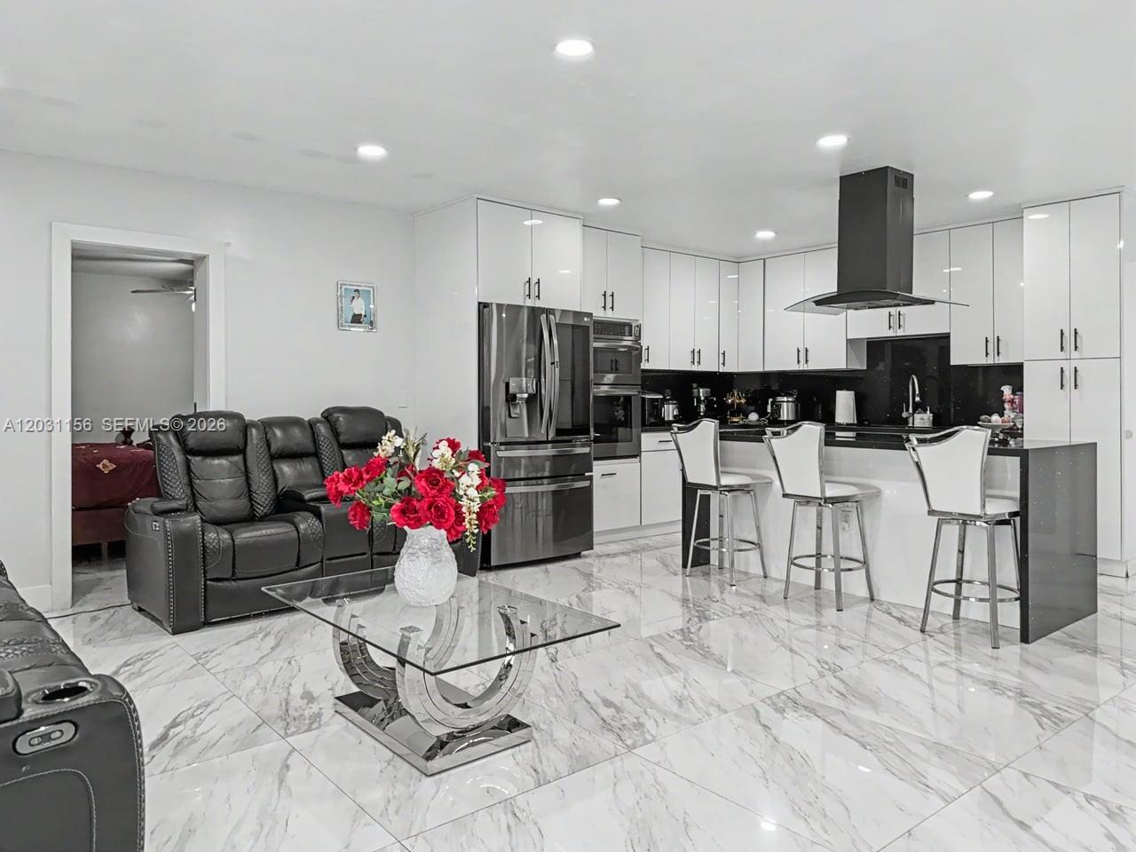HIALEAH ESTATES - Residential