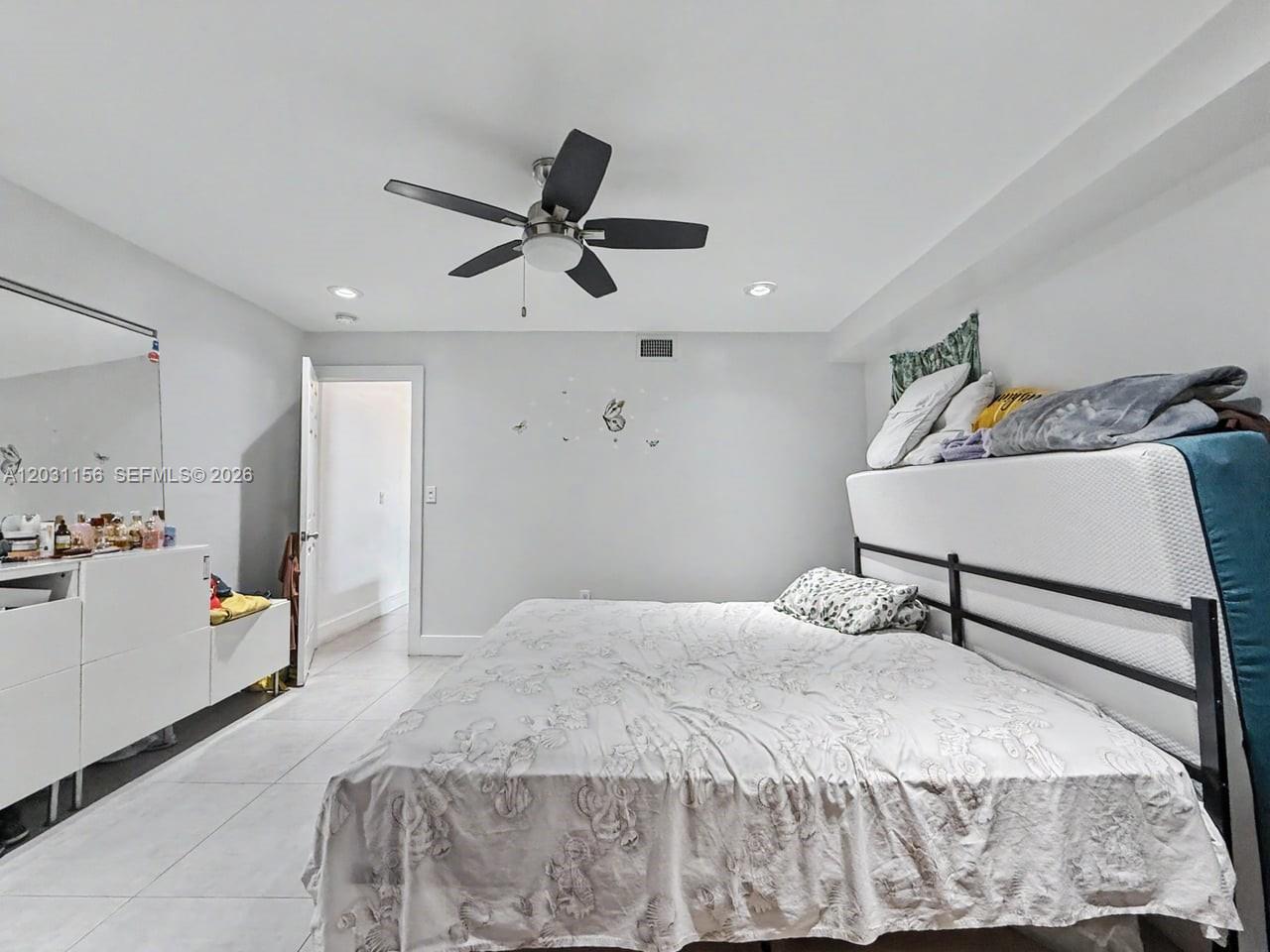 HIALEAH ESTATES - Residential