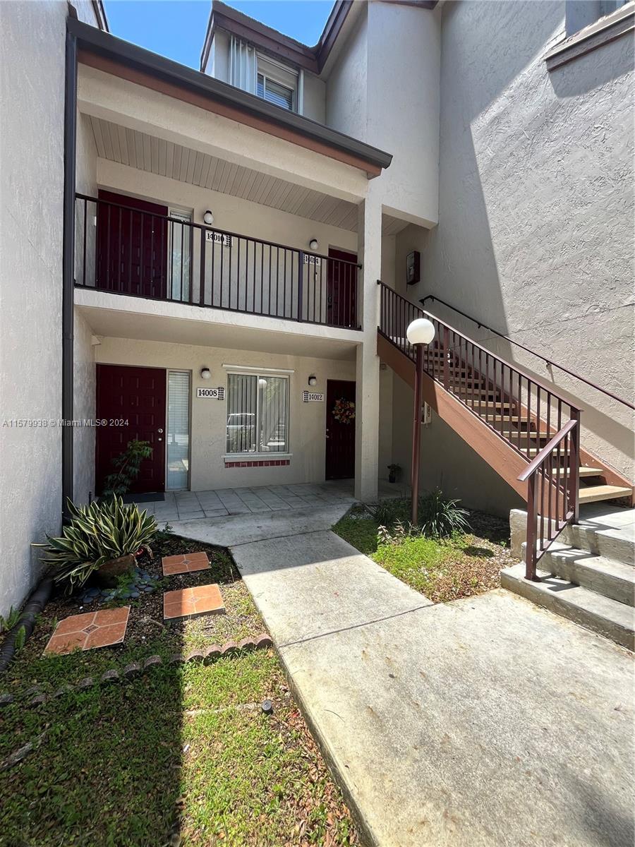 2/1 Condo in the heart of Kendall, very central location on 142nd ave and 96th St. Close to the Turnpike for an easier commute. Miami Dade records has it as a 1/1 but it actually has 2 bedrooms. Condo is on the first floor, with a screened porch that overlooks the Tennis Courts. The building is steps away from the pool, gym, clubhouse, HOA Managment office, sand volleyball court and other amenities. 
Appliances and AC are roughly 5 years old and in excellent condition. Spacious storage room on the porch has all the hurricane shutters for the windows.

ALSO! close to Los Tanitos (best empanadas in Miami), Aromas del Peru, Rock-A-Bangkok, El Rinconcito L and other Kendall gems.
