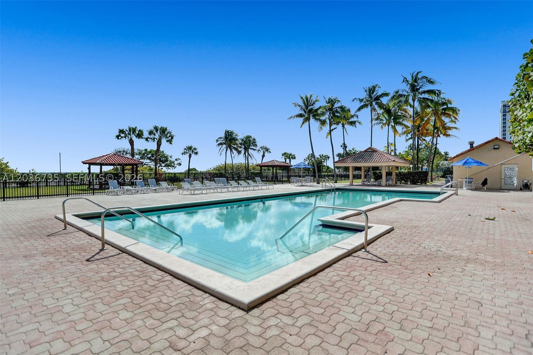 CLUB ATLANTIS CONDO - Residential