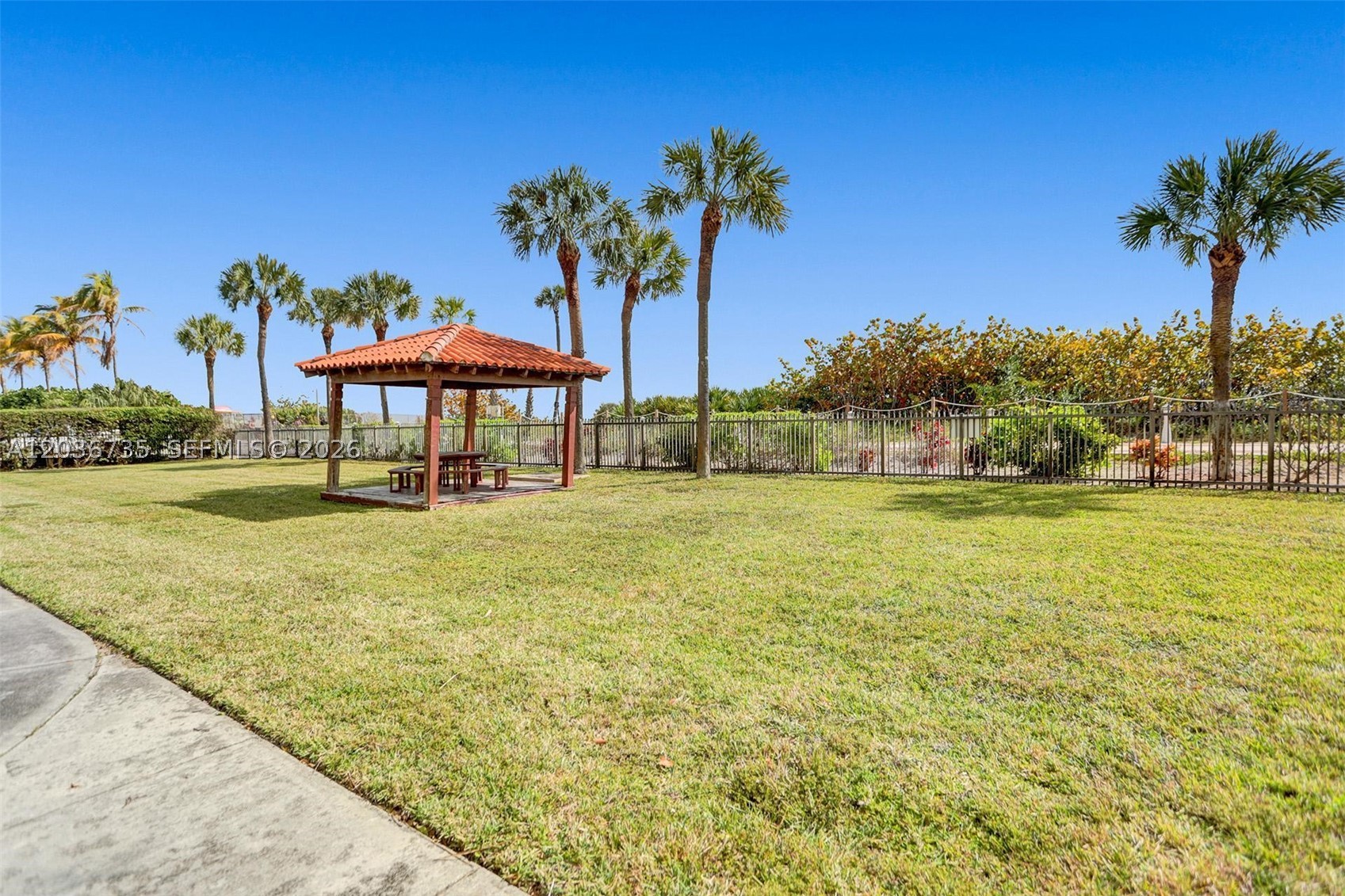 CLUB ATLANTIS CONDO - Residential