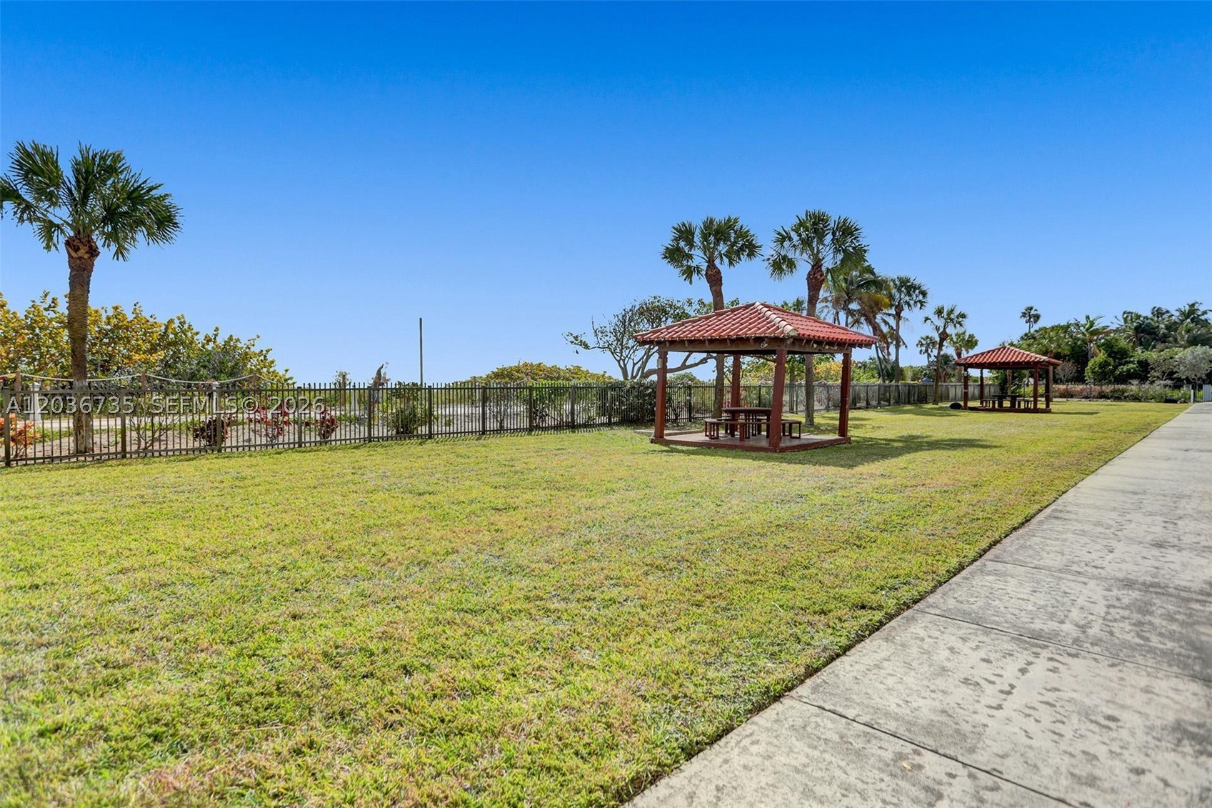 CLUB ATLANTIS CONDO - Residential