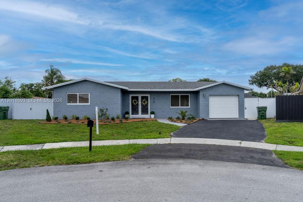 PASADENA LAKES SOUTH - Residential