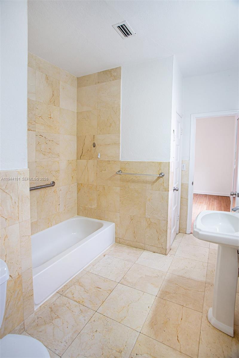 BRICKELL ESTATES - Residential