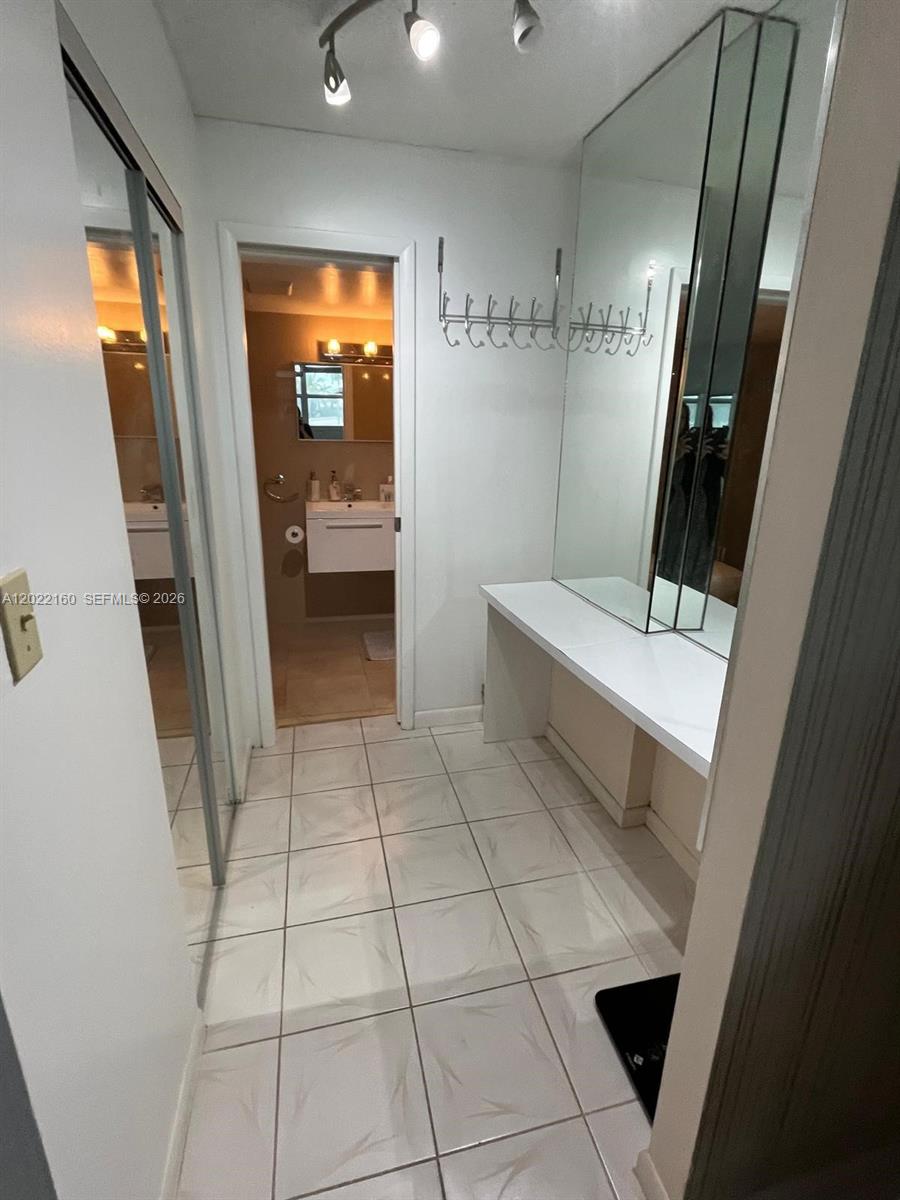 VICTORIA TOWERS CONDO - Residential