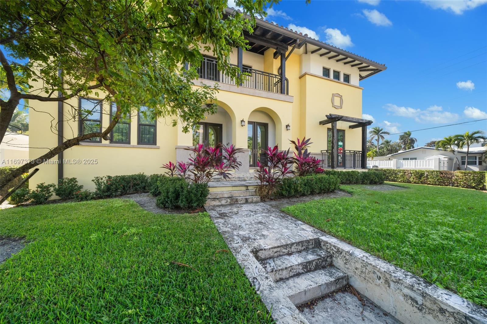 HOLLYWOOD LAKES SECTION - Residential