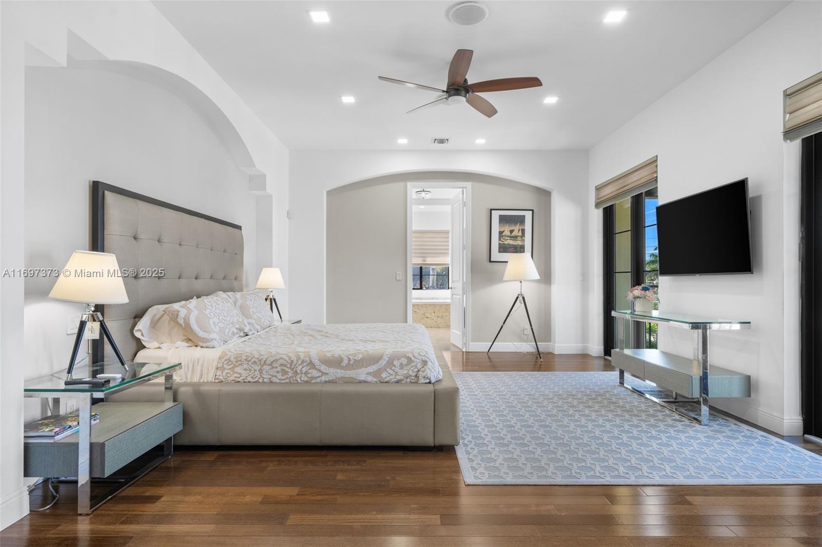 HOLLYWOOD LAKES SECTION - Residential
