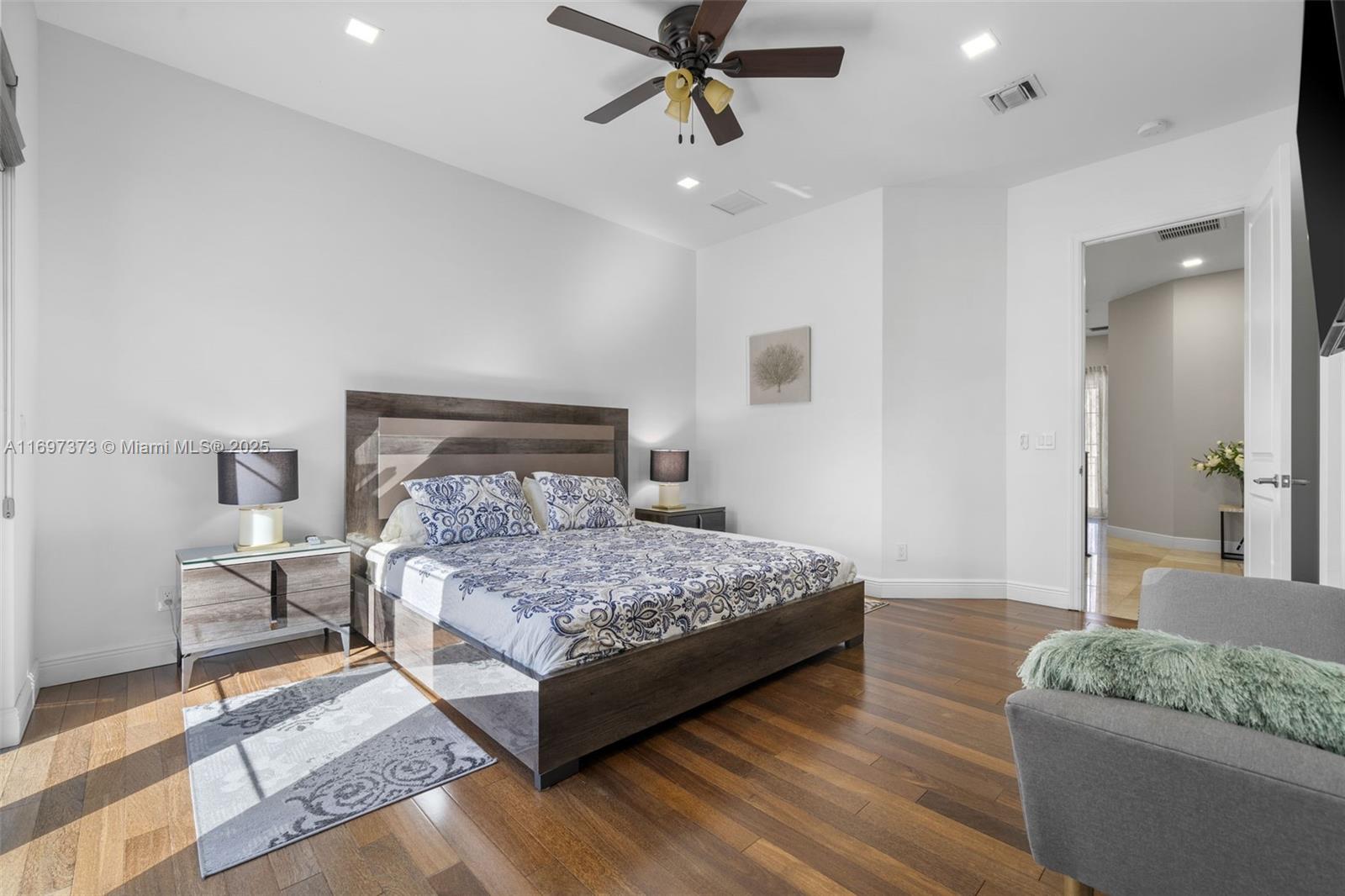 HOLLYWOOD LAKES SECTION - Residential