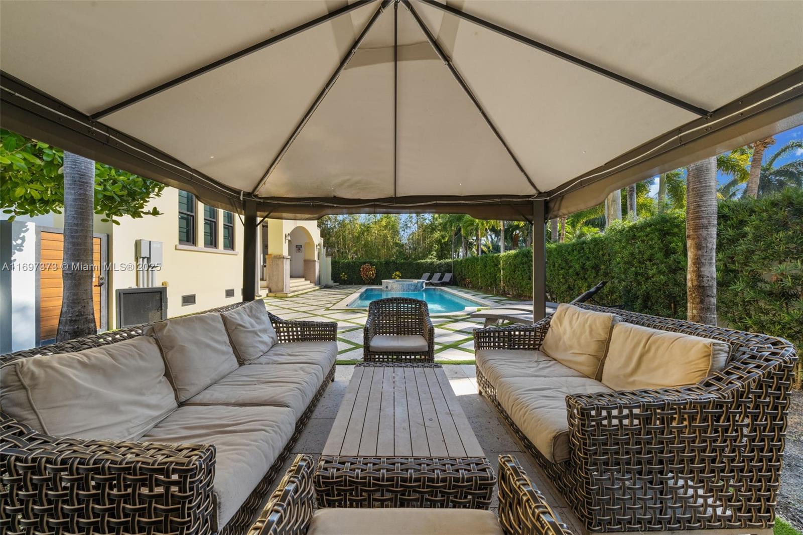 HOLLYWOOD LAKES SECTION - Residential
