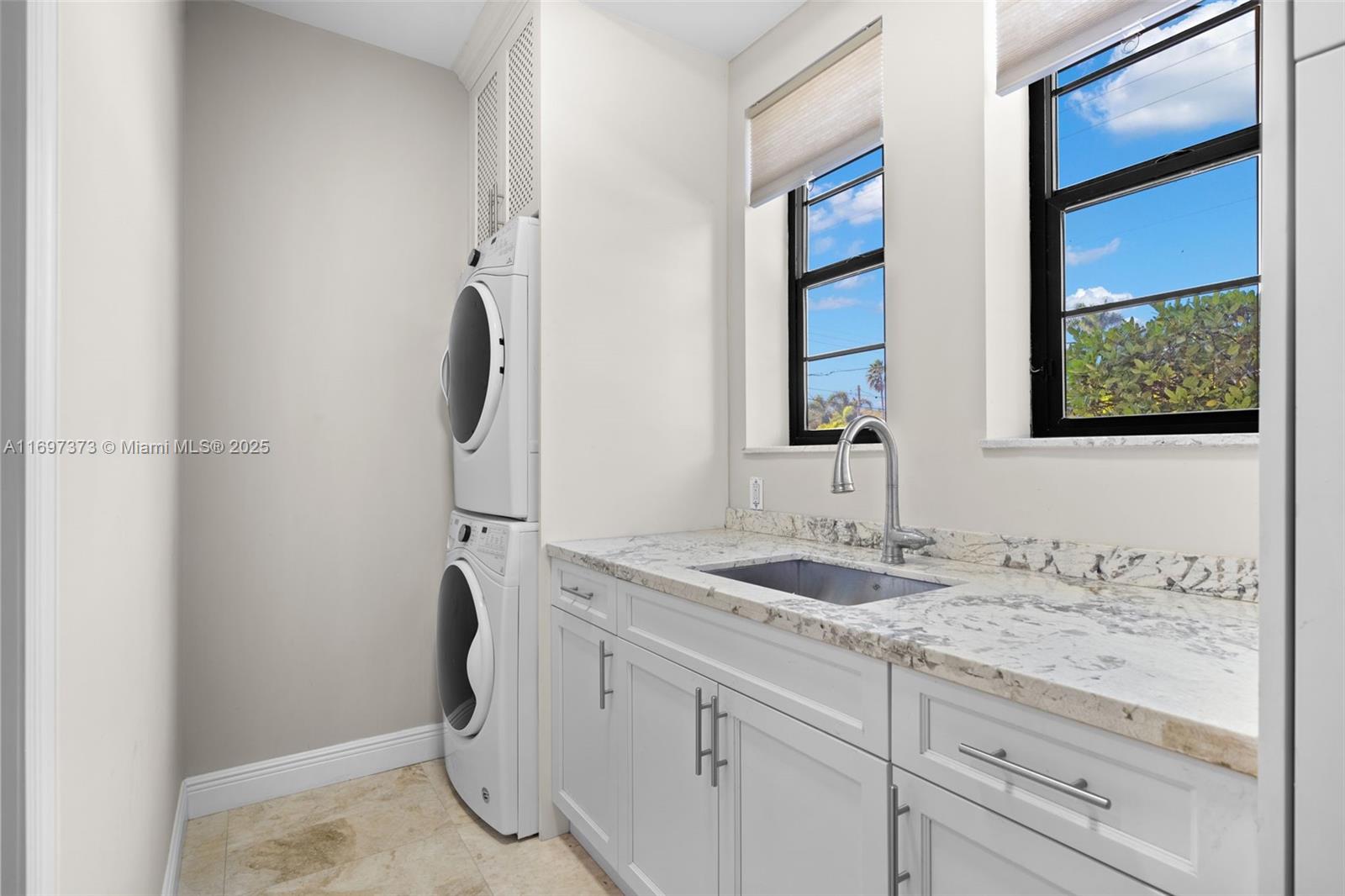 HOLLYWOOD LAKES SECTION - Residential